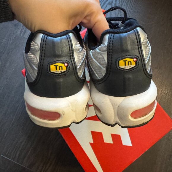 Nike Air Max Plus GS Metallic Silver Speed Yellow Size 5.5Y - Picture 6 of 12